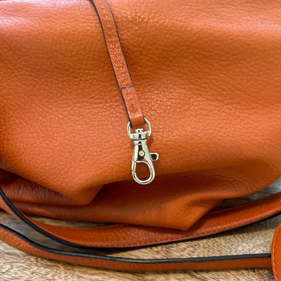 Michael Kors Shoulder/Crossbody Bag in Orange Pebble-beach Leather. - Picture 11 of 16